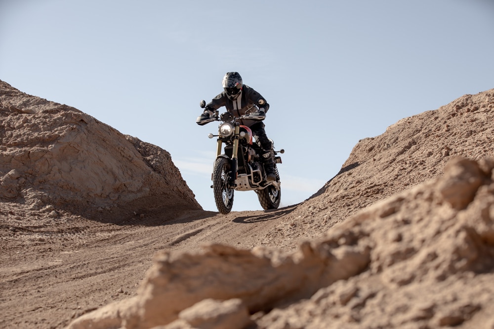 2024-triumph-scrambler-1200-xe-off-roading 2024 Triumph Scrambler 1200 XE off-roading