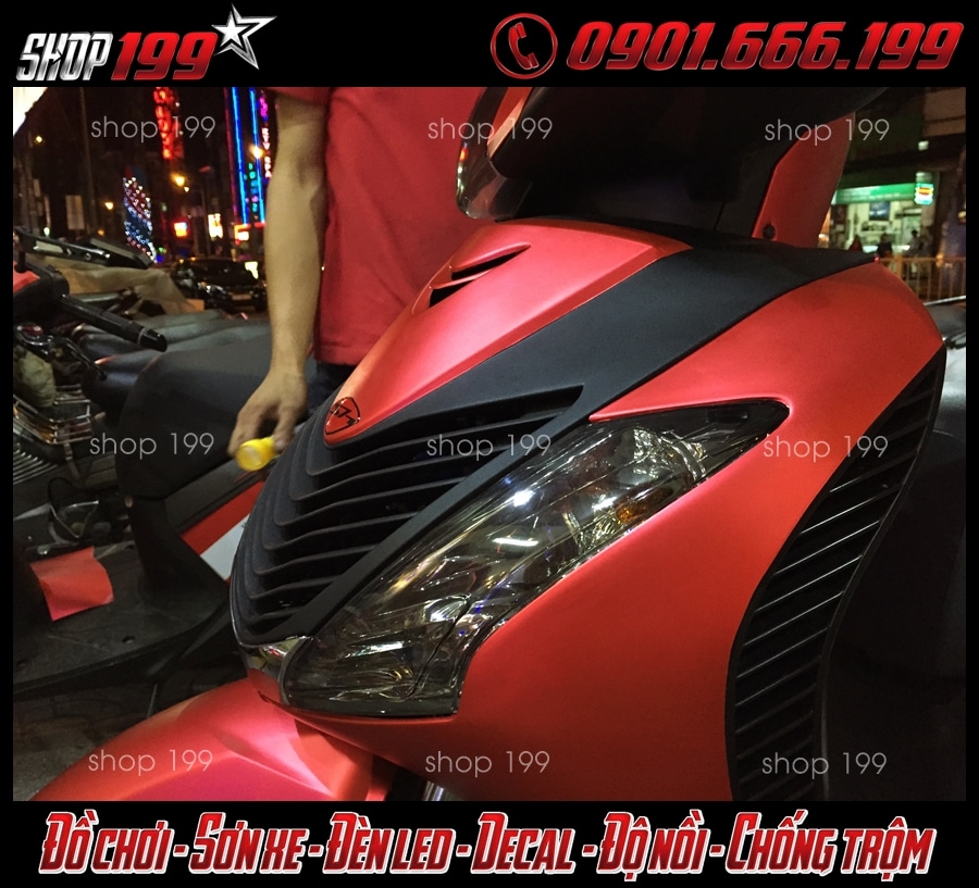 hinh-anh-dan-keo-xe-doi-mau-sh-gia-re-tai-hcm-2017-1 Honda Sh dán keo đổi màu thành màu đỏ đẹp và hợp với người mệnh Hỏa