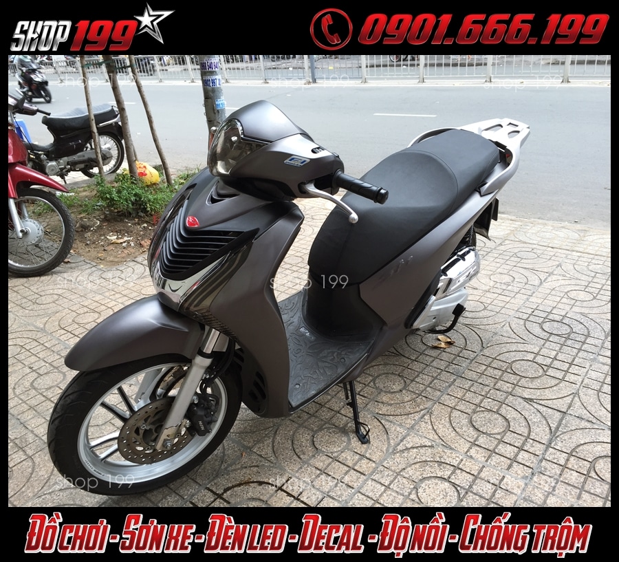 hinh-anh-dan-keo-xe-doi-mau-sh-gia-re-tai-hcm-2023-1 Honda Sh dán keo đổi màu thành màu xám, thích hợp với những người mệnh thổ