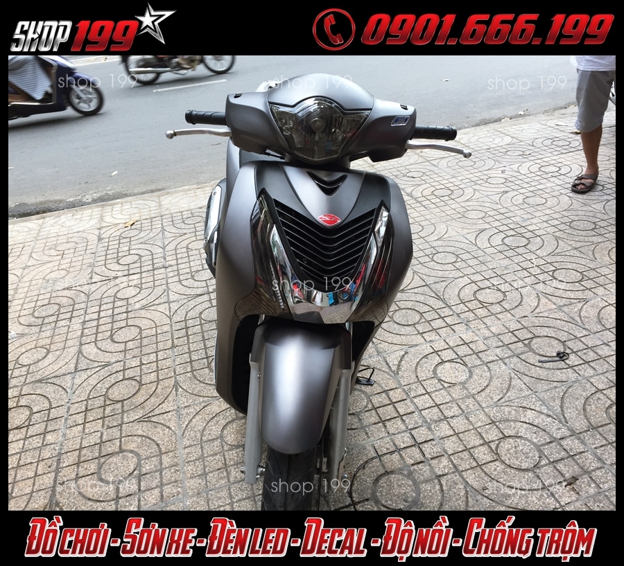 hinh-anh-dan-keo-xe-doi-mau-sh-gia-re-tai-hcm-2025-2 Honda SH dán keo xám nhám hợp mệnh Kim