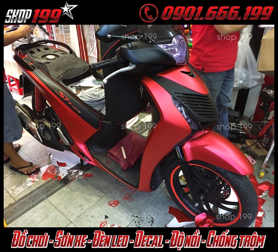 hinh-anh-dan-keo-xe-doi-mau-sh-gia-re-tai-hcm-2089 Honda SH dán keo đổi màu màu đỏ hợp với mệnh mộc
