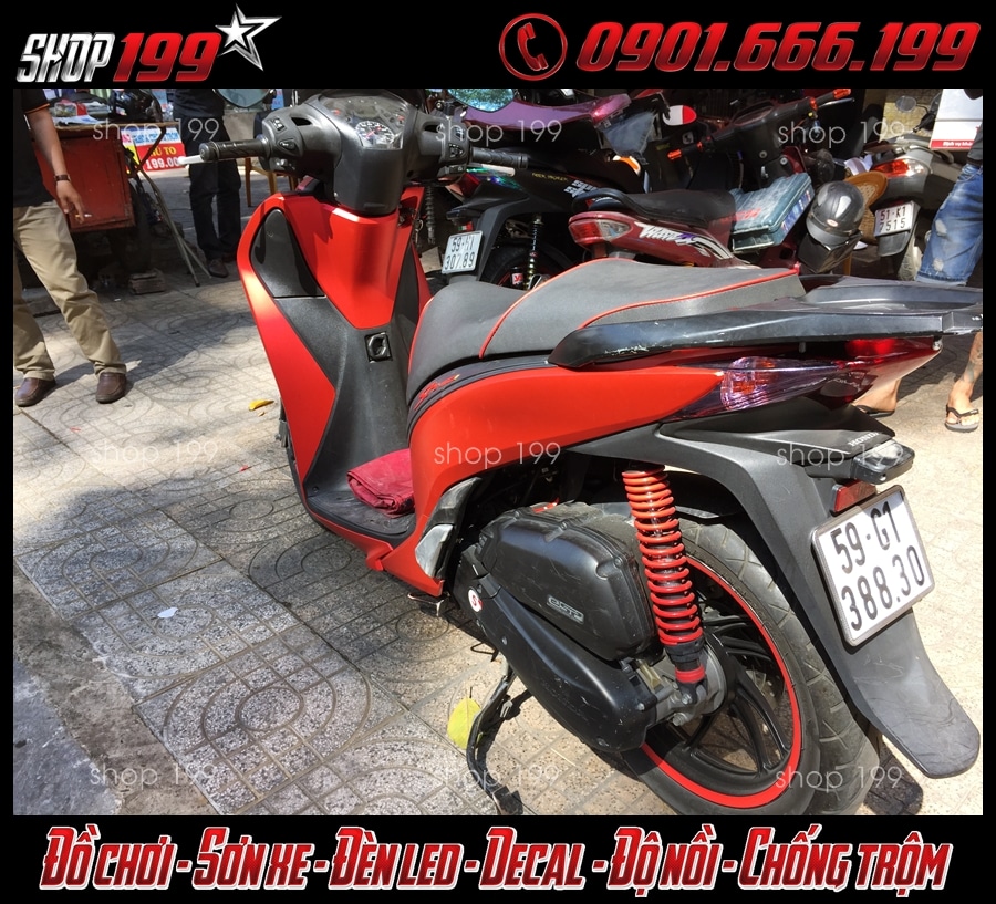 hinh-anh-dan-keo-xe-doi-mau-sh-gia-re-tai-hcm-2099 Honda Sh dán keo đổi màu màu đỏ đẹp và hợp mệnh mộc