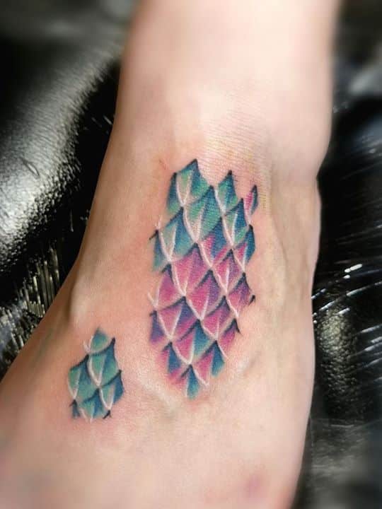 hinh-tattoo-vay-rong-tren-dau-goi hình tattoo vảy rồng trên đầu gối