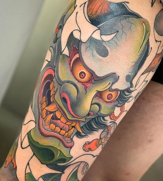 hinh-ve-mat-quy-1 tattoo mặt quỷ dạ xoa kín đùi cho anh khách