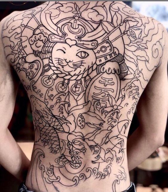 hinh-xam-bit-lung-1 đường nét hình xăm mèo thần tài samurai đem lại may mắn