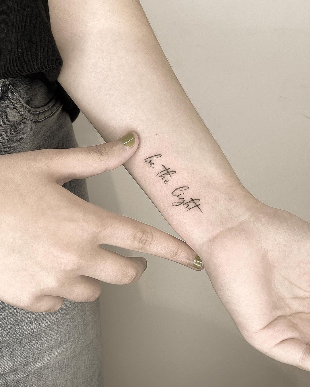 hinh-xam-chu-viet-taytattoobychang ý tưởng hình xăm mini không hối hận