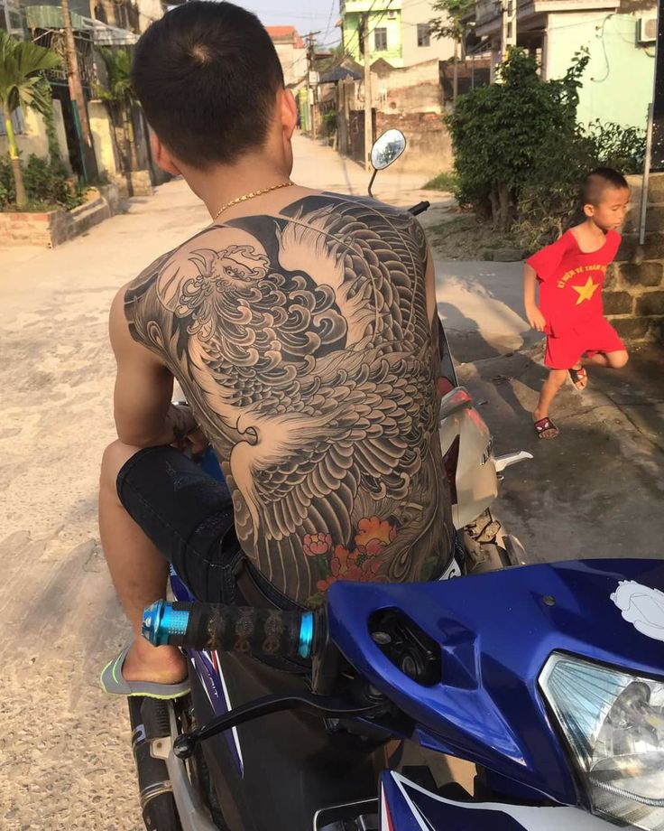 hinh-xam-lung-phuong-hoang hình xăm lưng phượng hoàng