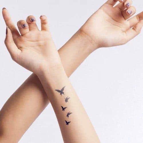 hinh-xam-o-tay-cho-nu-chat-1 hình xăm đẹp cho nữ ở cổ tay ý nghĩa