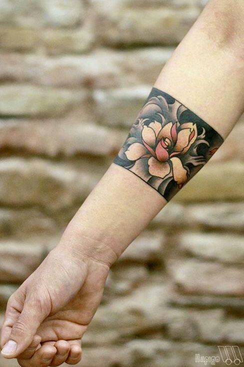 hinh-xam-vong-tay-nhat-co-hoa-2 hình xăm vòng tay nhật cổ cá koi