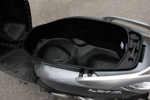 honda-lead-1252 mở yên xe attila