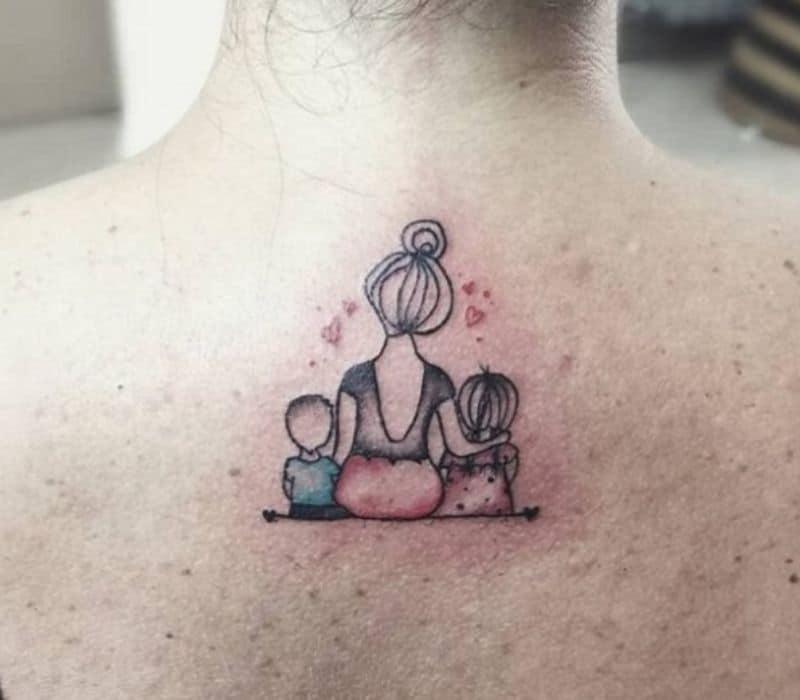 mau-hinh-xam-me-bong-con-6 Hình tattoo người mẹ bảo vệ giấc ngủ của con
