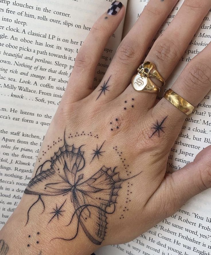 mau-tattoo-buom-tren-tay-cho-nu mẫu tattoo bướm trên tay cho nữ