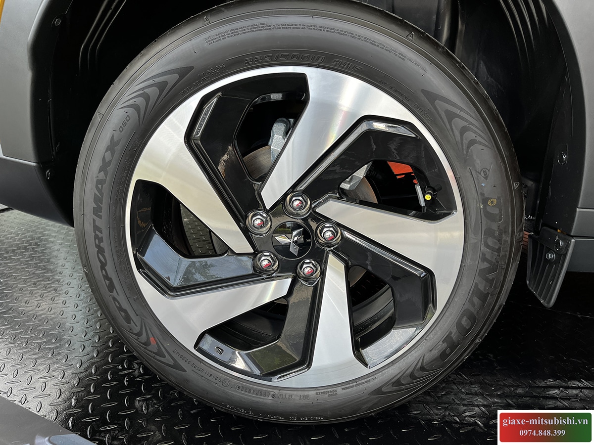 mitsubishi_xforce_premium_mau_vang-3-1 Màn hình xe Mitsubishi Xforce