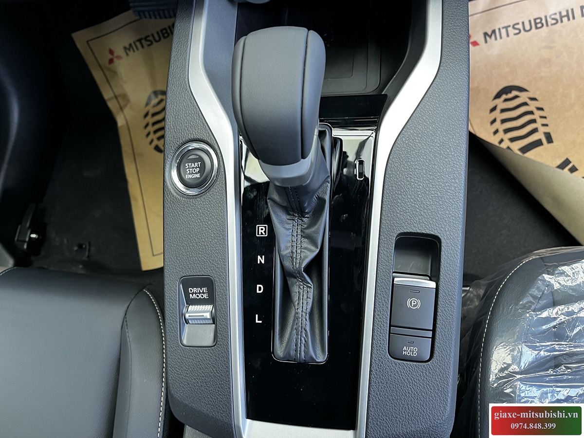 mitsubishi_xforce_premium_mau_vang-6 Larang xe mitsubishi xforce
