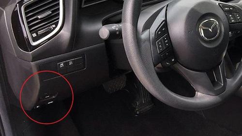 mo-cop-xe-mazda-3-1 nút mở cốp xe mazda3