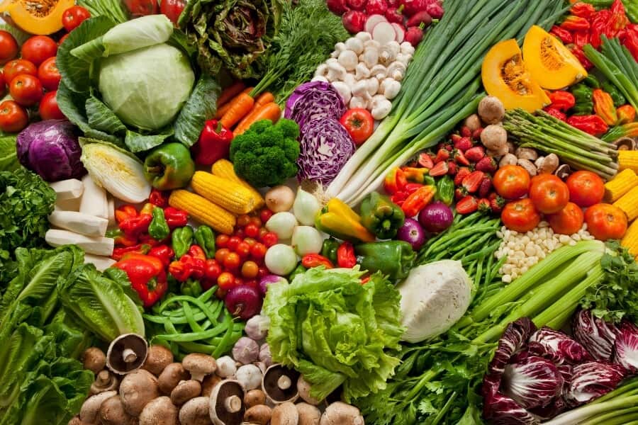 nau-mi-xao-cung-cac-loai-rau-cu-qua-mi-xao-bao-nhieu-calo Nấu mì xào cùng nhiều loại rau củ quả giúp bổ sung vitamin và chất xơ cho cơ thể.