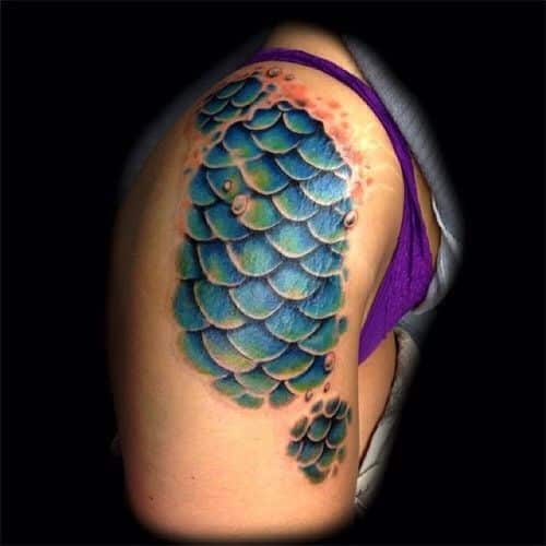 noi-bat-voi-mau-tattoo-vay-rong-tren-dui nổi bật với mẫu tattoo vảy rồng trên đùi