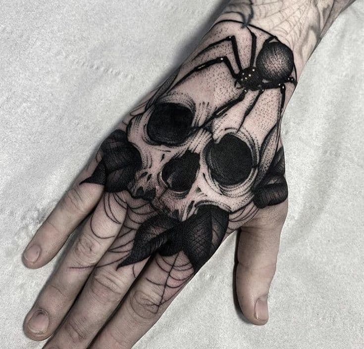 pha-cach-voi-mau-tattoo-dau-lau-tren-tay phá cách với mẫu tattoo đầu lâu trên tay