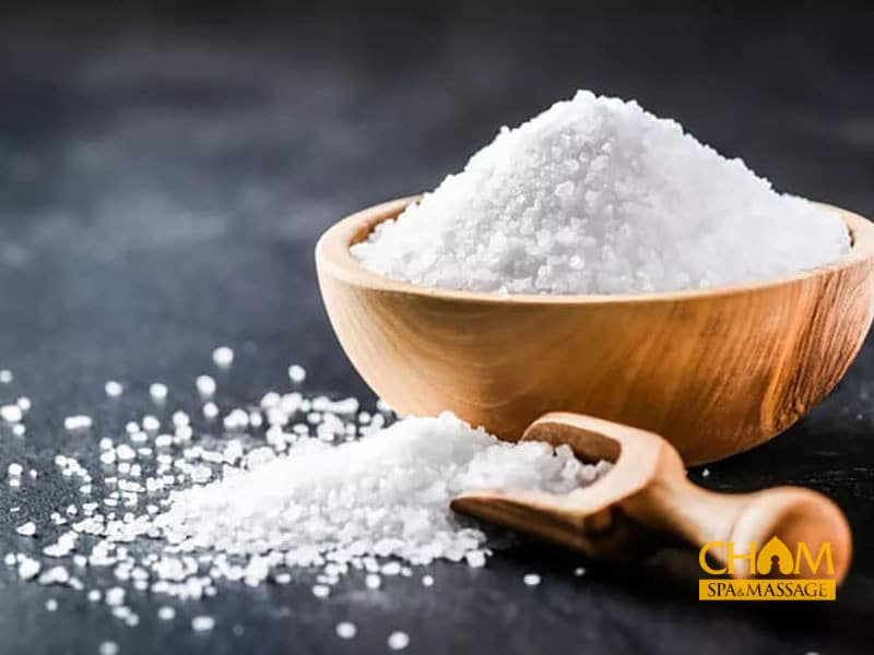 su-dung-muoi-de-tay-not-ruoi-cung-la-cach-lam-hay-ban-co-the-thui-cham-spa-massage Muối giúp kháng khuẩn kháng viêm khi tẩy nốt ruồi rất tốt Cham Spa & Massage