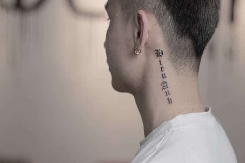 tatto12 Hình xăm mini nam ở cổ