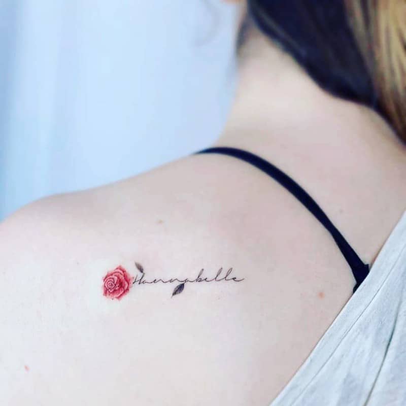 tatto8 Hình xăm mini sau vai đầy quyến rũ