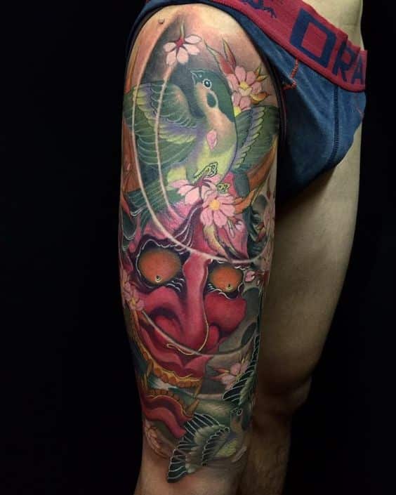 tattoo-at-quy-len-dui-ket-hop-chim tattoo mặt quỷ lên đùi két hợp chim