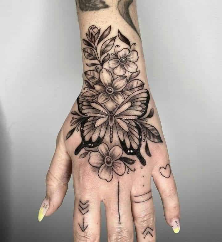 tattoo-buom-va-hoa-dao-tren-mu-ban-tay tattoo bướm và hoa đào trên mu bàn tay