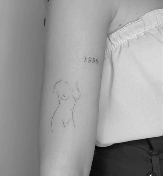 tattoo-co-gai-mini-ton-len-net-nu-tinh-cua-minh tattoo cô gái mini tôn lên nét nữ tính của mình