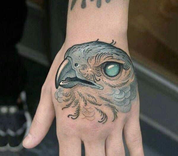 tattoo-dau-chim-dai-bang-tren-ban-tay tattoo đầu chim đại bàng trên bàn tay