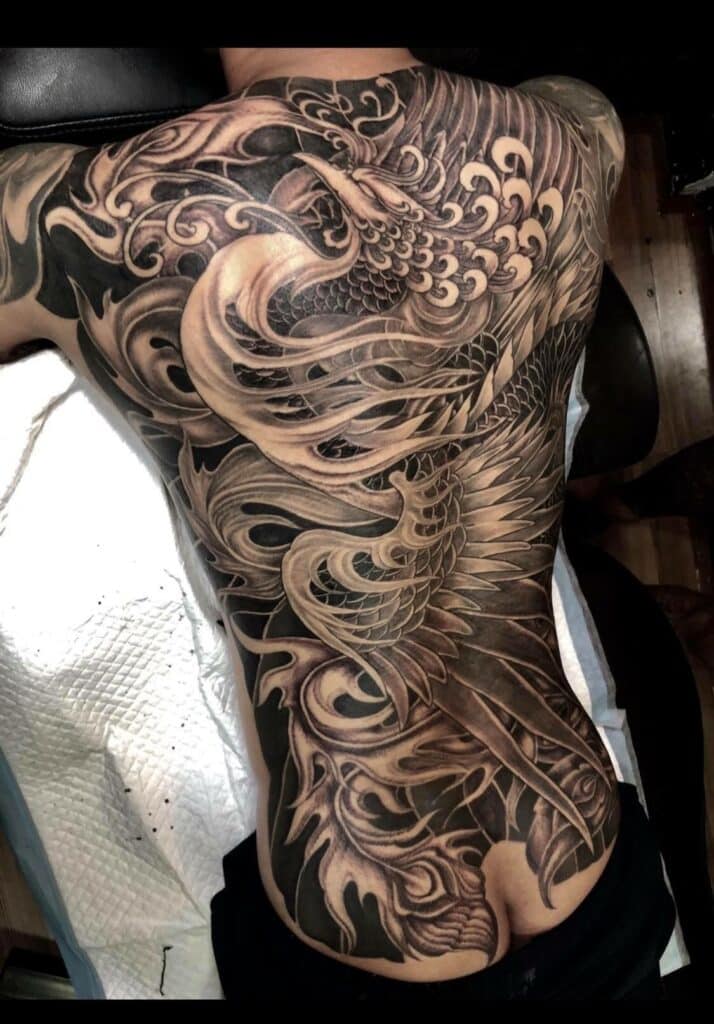 tattoo-designs-hinh-xam-phuong-hoang-den-trang-18-1 Tattoo Phượng Hoàng Đen Trắng Ý Nghĩa