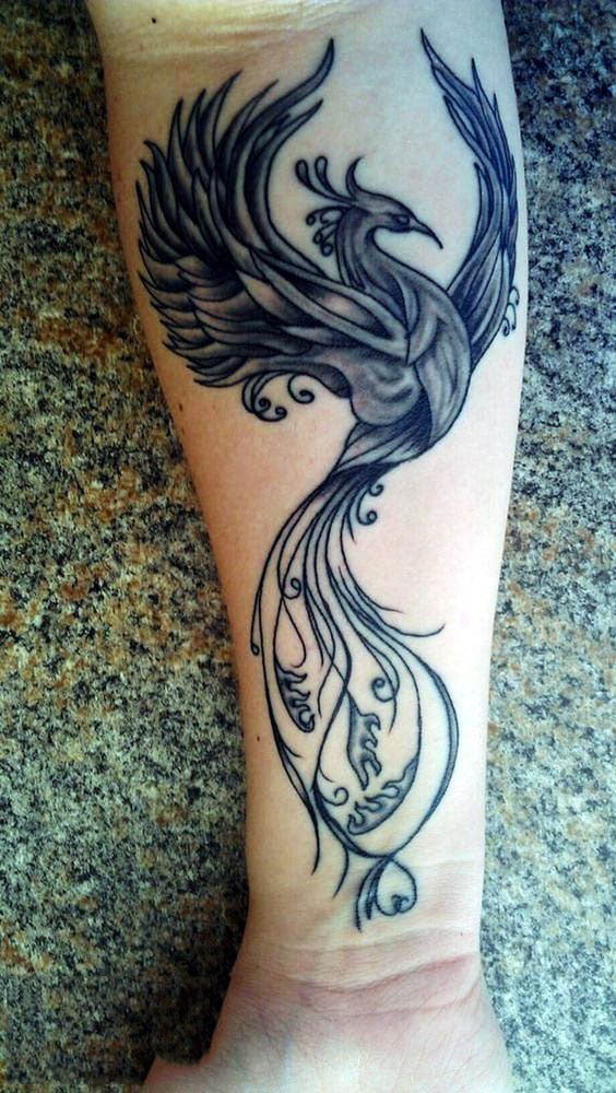 tattoo-designs-hinh-xam-phuong-hoang-den-trang-39-1 khám phá những ý nghĩa của hình tattoo phượng hoàng đen trắng bạn nhé. Phượng Hoàng hay còn gọi là Phụng, là loài chim linh thiêng.