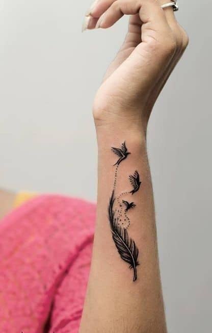 tattoo-doc-co-tay-hinh-dan-chim-bay-cuc-sinh-dong tattoo dọc cổ tay hình đàn chim bay cực sinh động