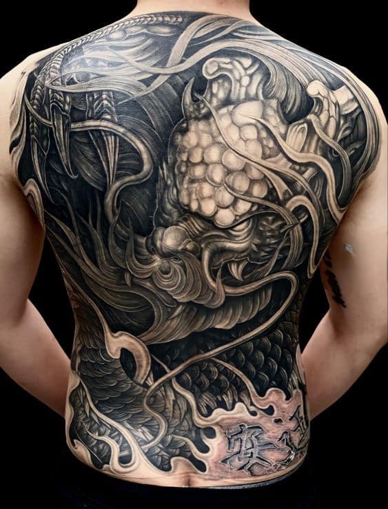 tattoo-hinh-rong-don-sac-kin-lung tattoo hình rồng đơn sắc kín lưng