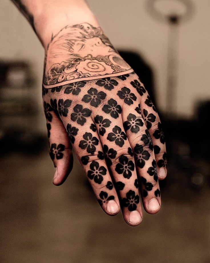 tattoo-kin-ban-tay-phong-cach-doc-dao tattoo kín bàn tay phong cách độc đáo