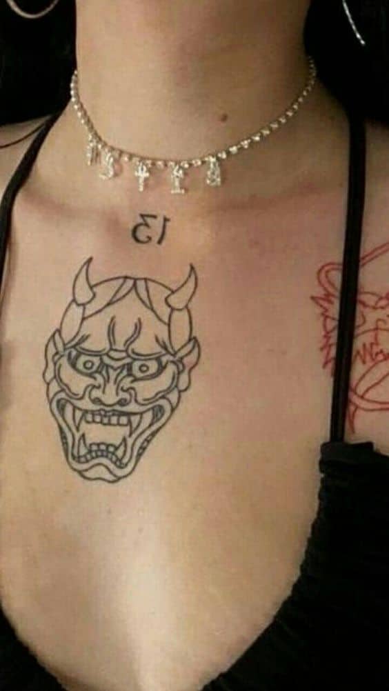 tattoo-mat-quy-don-gian-o-giua-nguc tattoo mặt quỷ đơn giản ở giữa ngực
