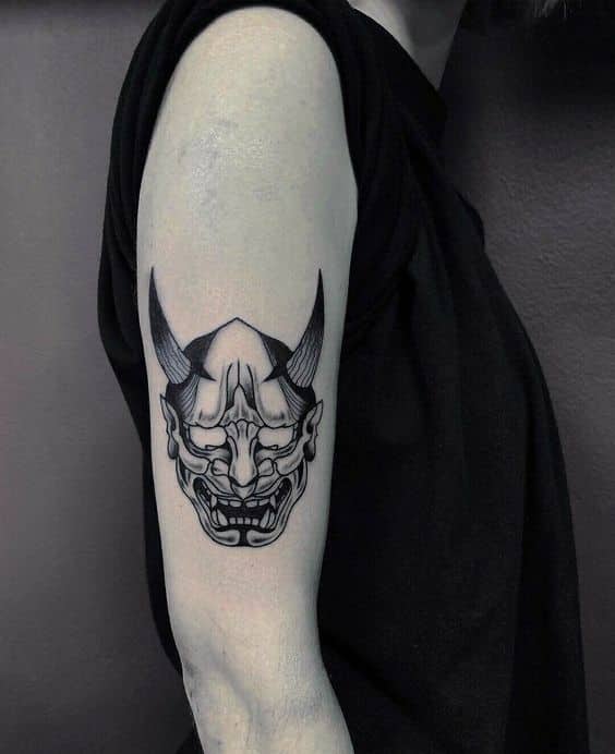 tattoo-mat-quy-mini-tren-canh-tay-kha-an-tuong tattoo mặt quỷ mini trên cánh tay khá ấn tượng