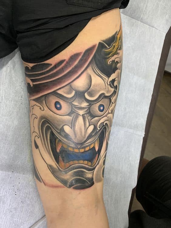 tattoo-mat-quy-nua-dui tattoo mặt quỷ nửa đùi