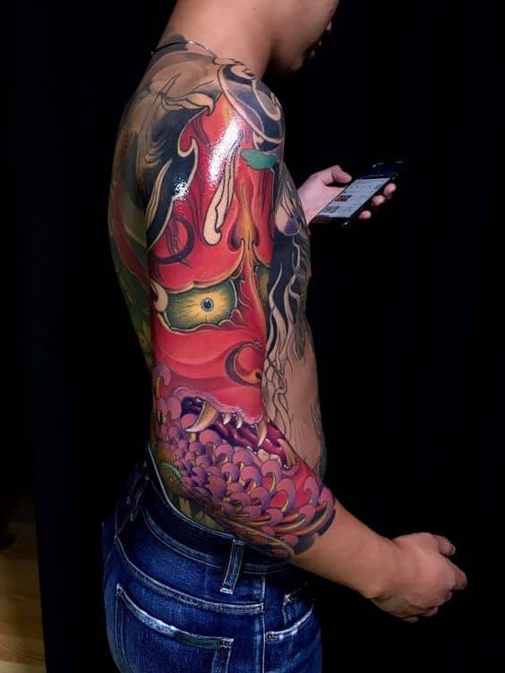 tattoo-mat-quy-tren-canh-tay-giup-ban-chat-hon tattoo mặt quỷ trên cánh tay giúp bạn chất hơn
