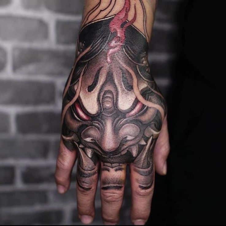 tattoo-mat-quy-tren-mu-ban-tay tattoo mặt quỷ trên mu bàn tay