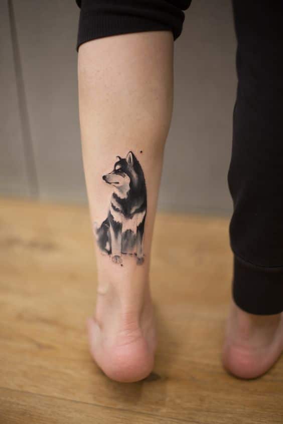tattoo-mini-tuoi-tuat-o-chan-dep-nhat tattoo mini tuổi tuất ở chân đẹp nhất