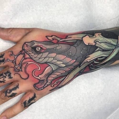 tattoo-ran-ho-mang-hung-ton-tren-tay tattoo rắn hổ mang hung tợn trên tay