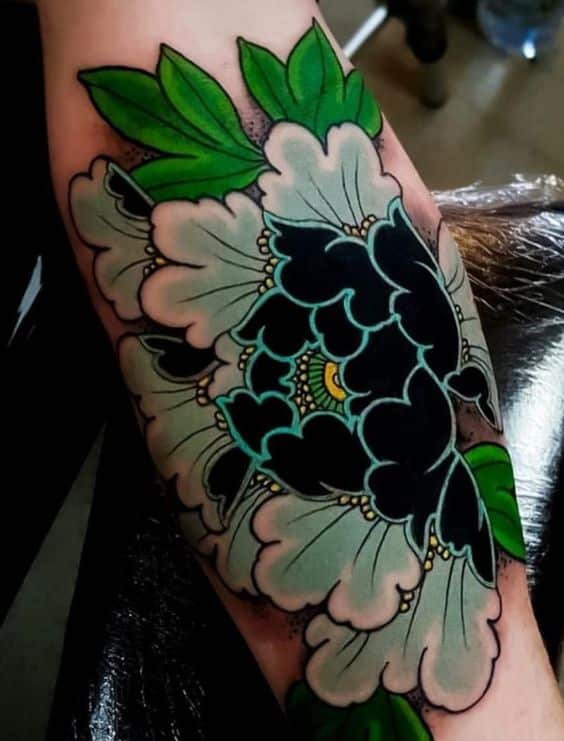 thu-hut-anh-nhin-voi-mau-tattoo-mau-don-doc-la thu hút ánh nhìn với mẫu tattoo mẫu đơn độc lạ