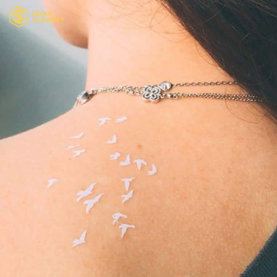 xam-muc-trang-1 Hình xăm trắng thường phổ biến hơn cho nữ