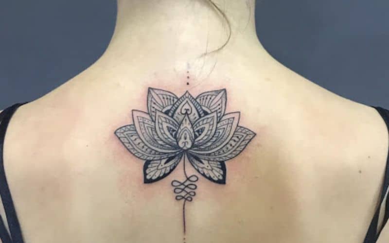 xam-nghe-thuat-21 Hình xăm Dotwork độc đáo, bắt mắt dành cho nữ