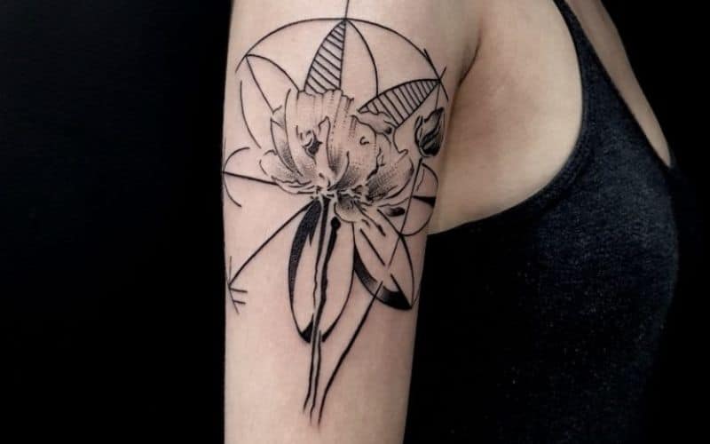 xam-nghe-thuat-22 Hình xăm Blackwork ấn tượng