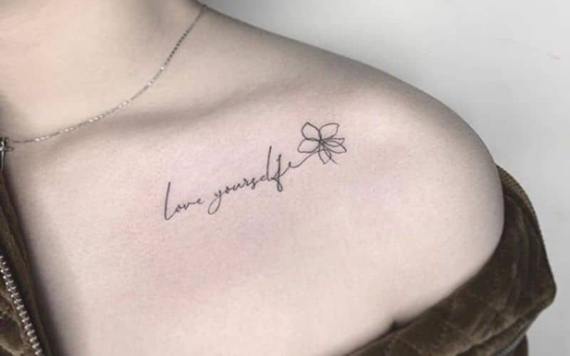 xam-nghe-thuat-25 Hình xăm chữ “Love Yourself” chứa đựng ý nghĩa đặc biệt